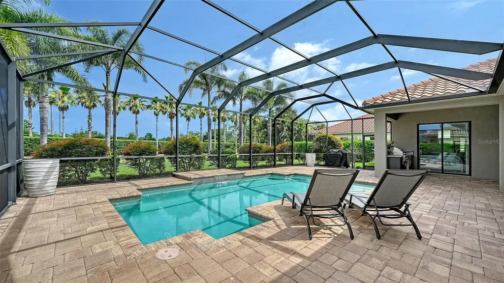 8215 Larkspur Circle Sarasota FL 34241