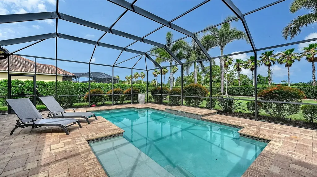 8215 Larkspur Circle Sarasota FL 34241