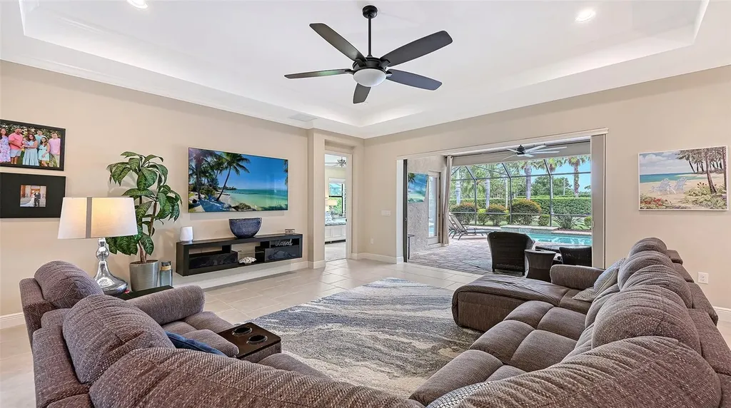 8215 Larkspur Circle Sarasota FL 34241