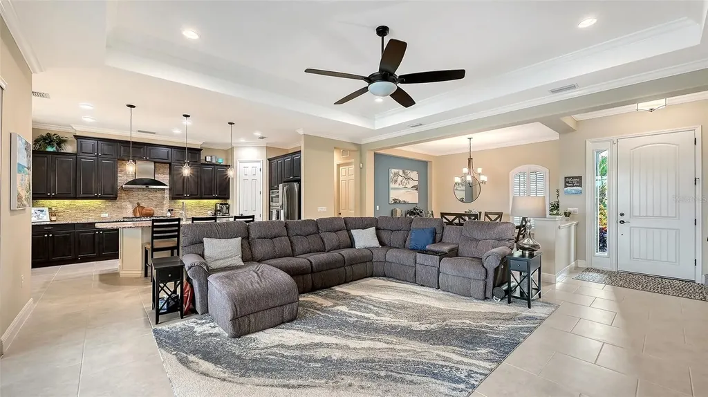 8215 Larkspur Circle Sarasota FL 34241