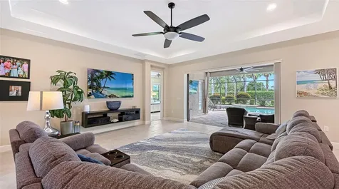 8215 Larkspur Circle Sarasota FL 34241