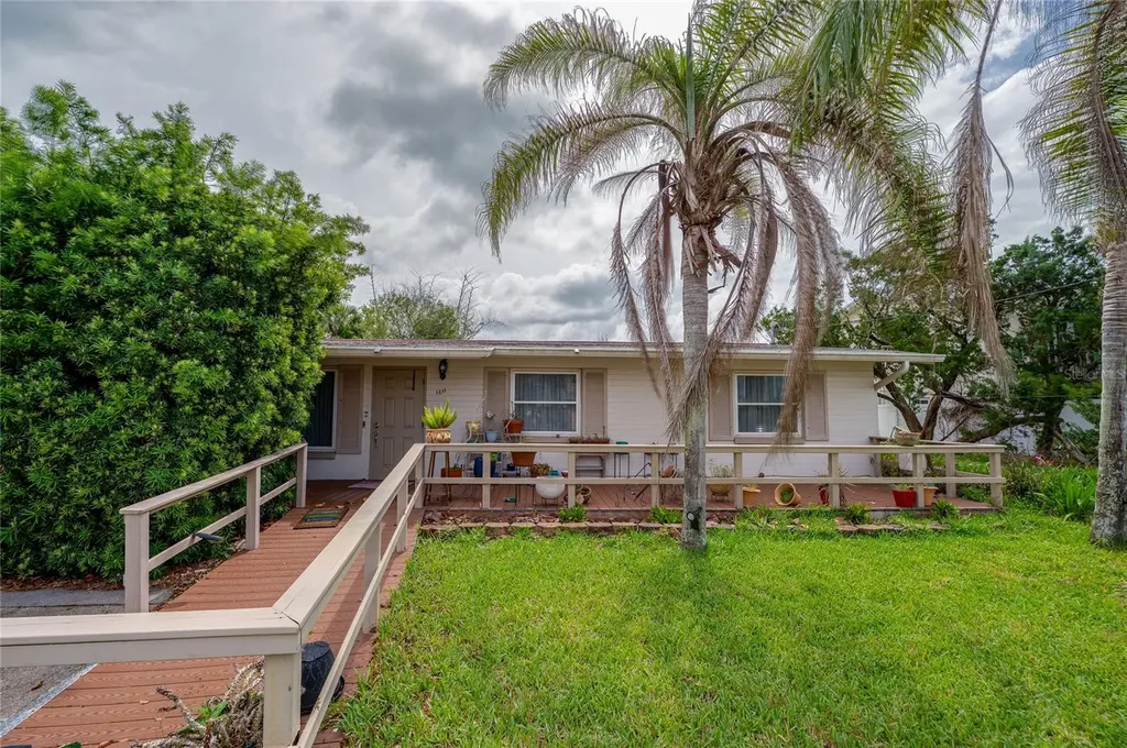 1211 N Peninsula Avenue New Smyrna Beach FL 32169