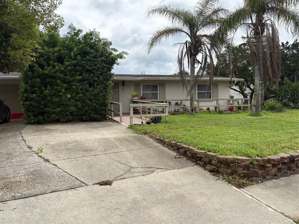 1211 N Peninsula Avenue New Smyrna Beach FL 32169