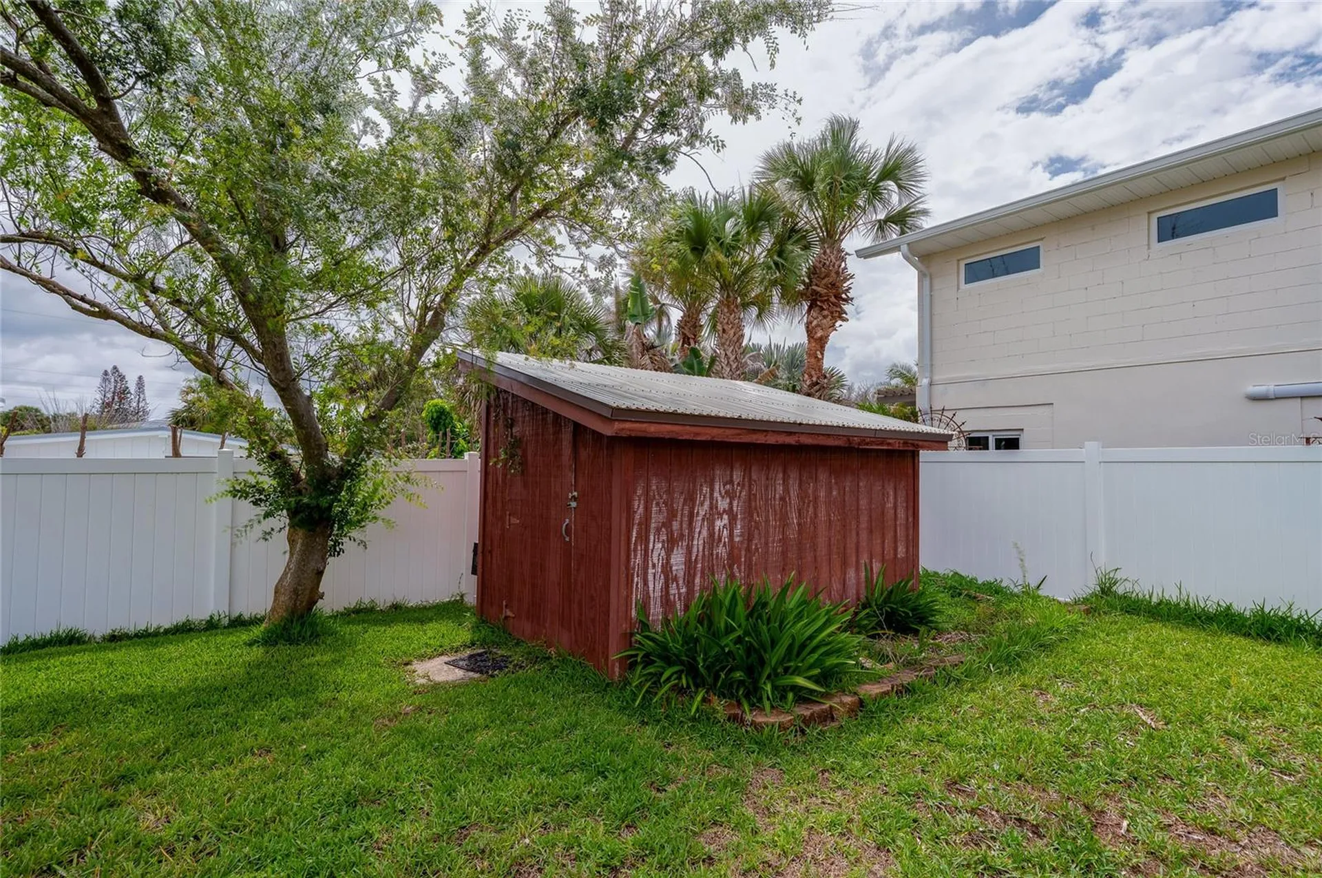 1211 N Peninsula Avenue New Smyrna Beach FL 32169