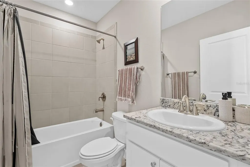 17727 Cantarina Cove Bradenton FL 34211