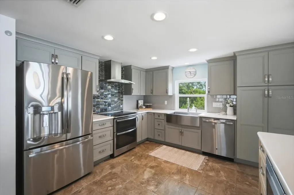 2811 Avenue C Bradenton Beach FL 34217