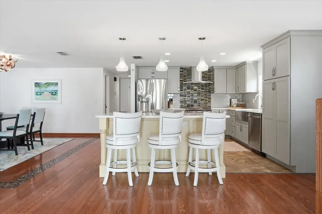 2811 Avenue C Bradenton Beach FL 34217