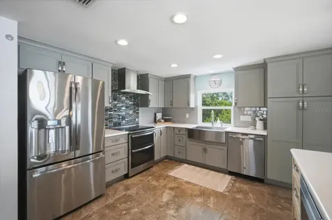 2811 Avenue C Holmes Beach FL 34217