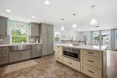 2811 Avenue C Holmes Beach FL 34217