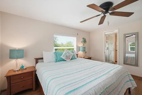 2811 Avenue C Holmes Beach FL 34217