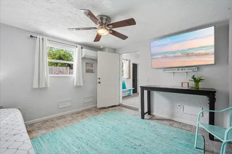 2811 Avenue C Holmes Beach FL 34217