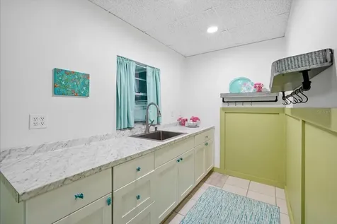 2811 Avenue C Holmes Beach FL 34217