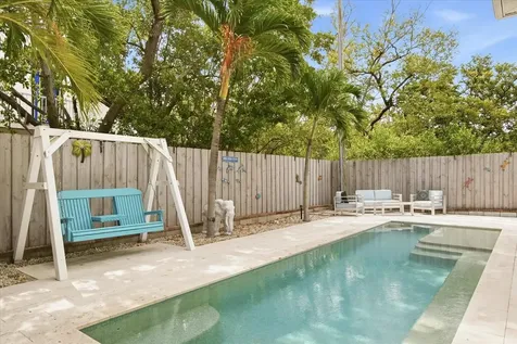 2811 Avenue C Holmes Beach FL 34217