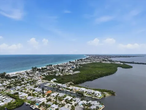 2811 Avenue C Holmes Beach FL 34217