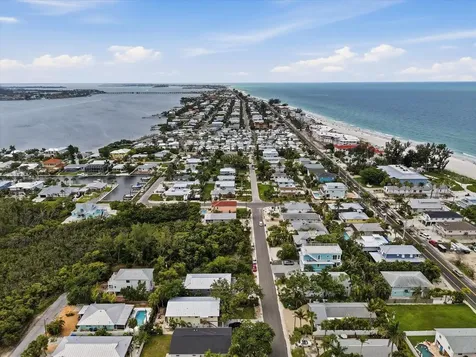 2811 Avenue C Holmes Beach FL 34217