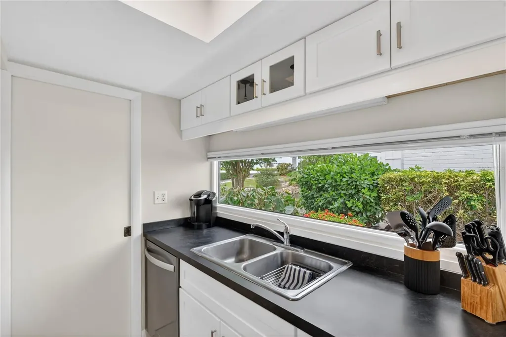 1128 W Peppertree Lane Sarasota FL 34242