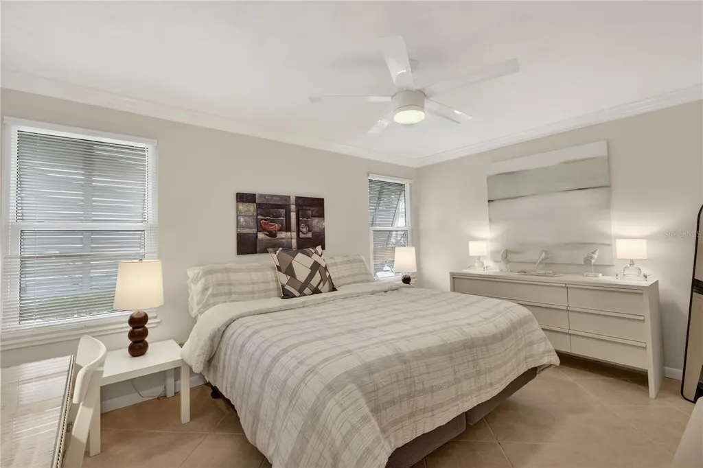 1128 W Peppertree Lane Sarasota FL 34242