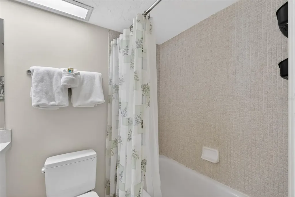 1128 W Peppertree Lane Sarasota FL 34242