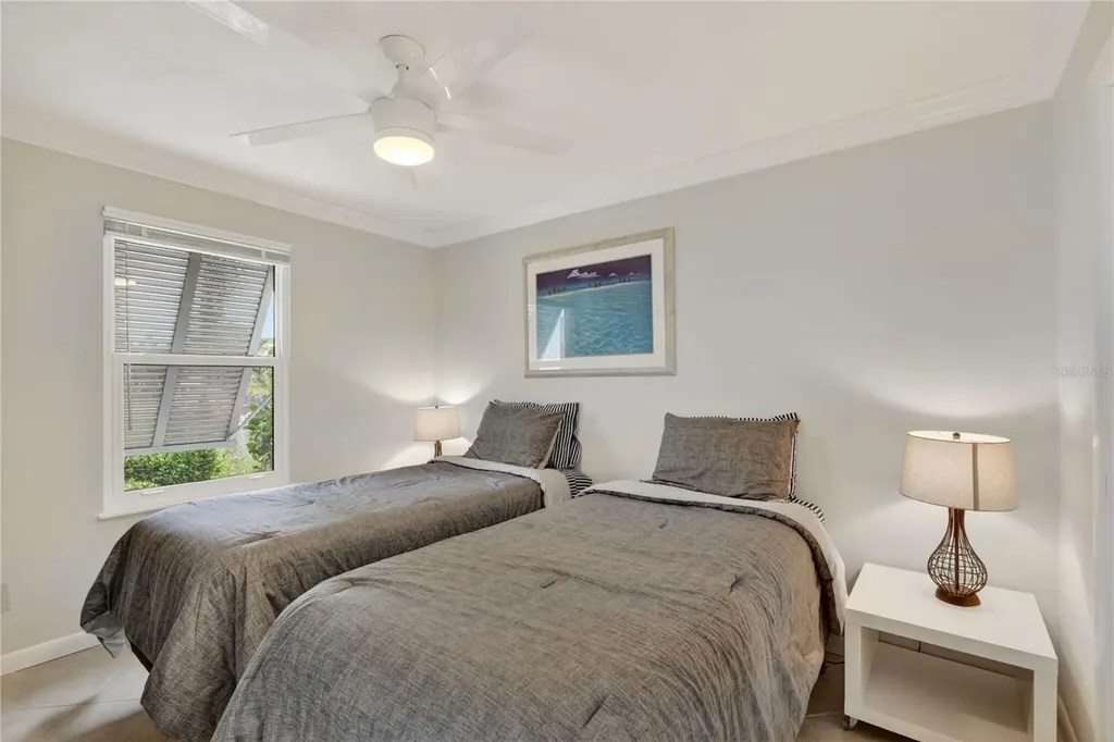 1128 W Peppertree Lane Sarasota FL 34242