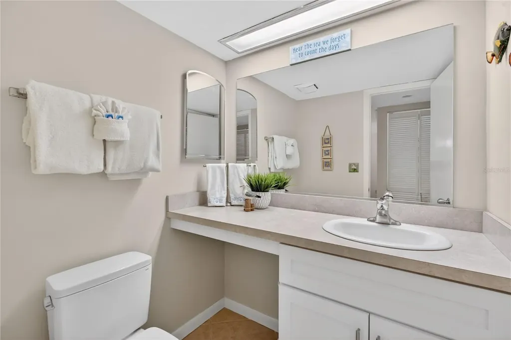 1128 W Peppertree Lane Sarasota FL 34242