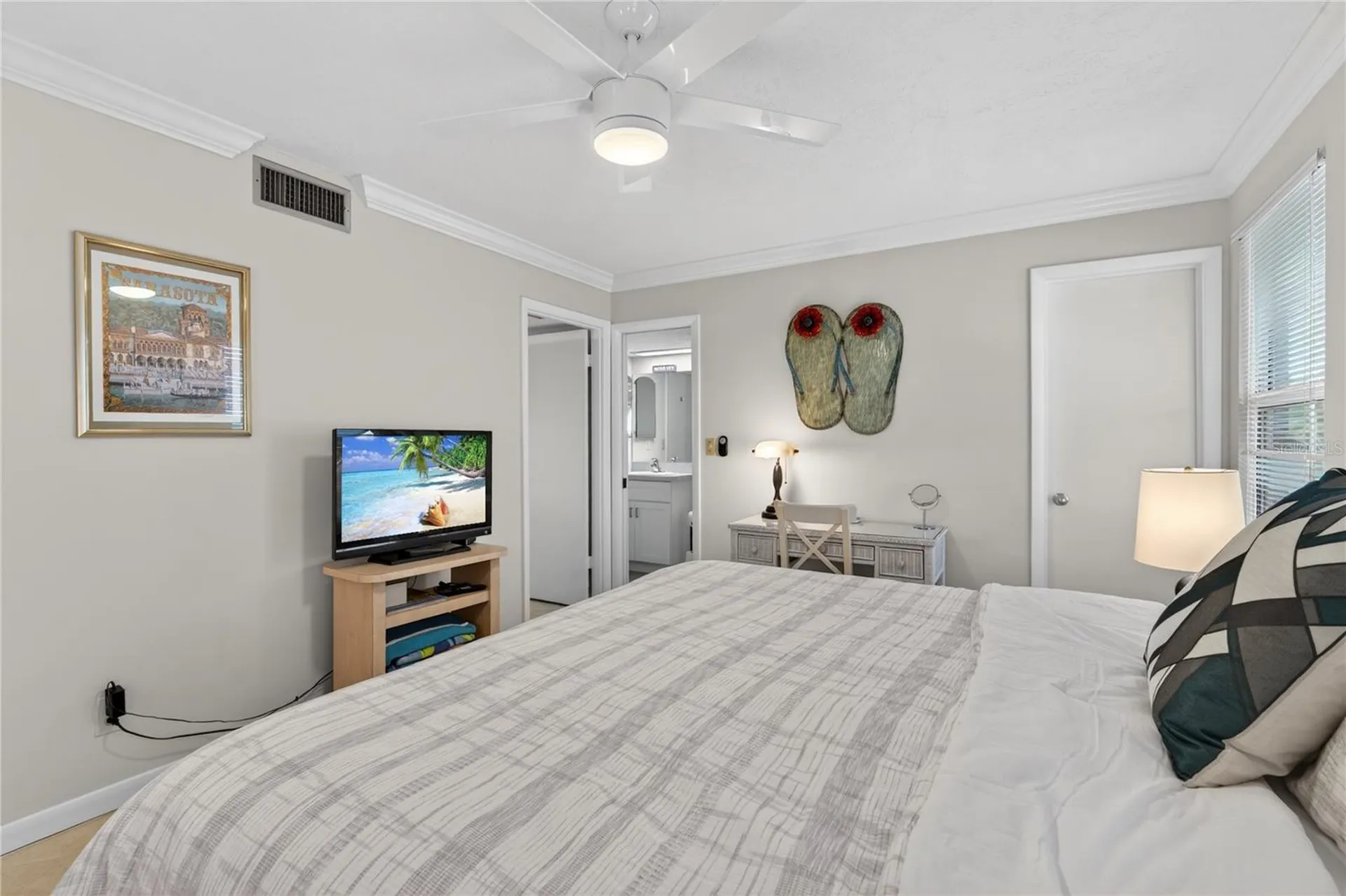 1128 W Peppertree Lane Sarasota FL 34242