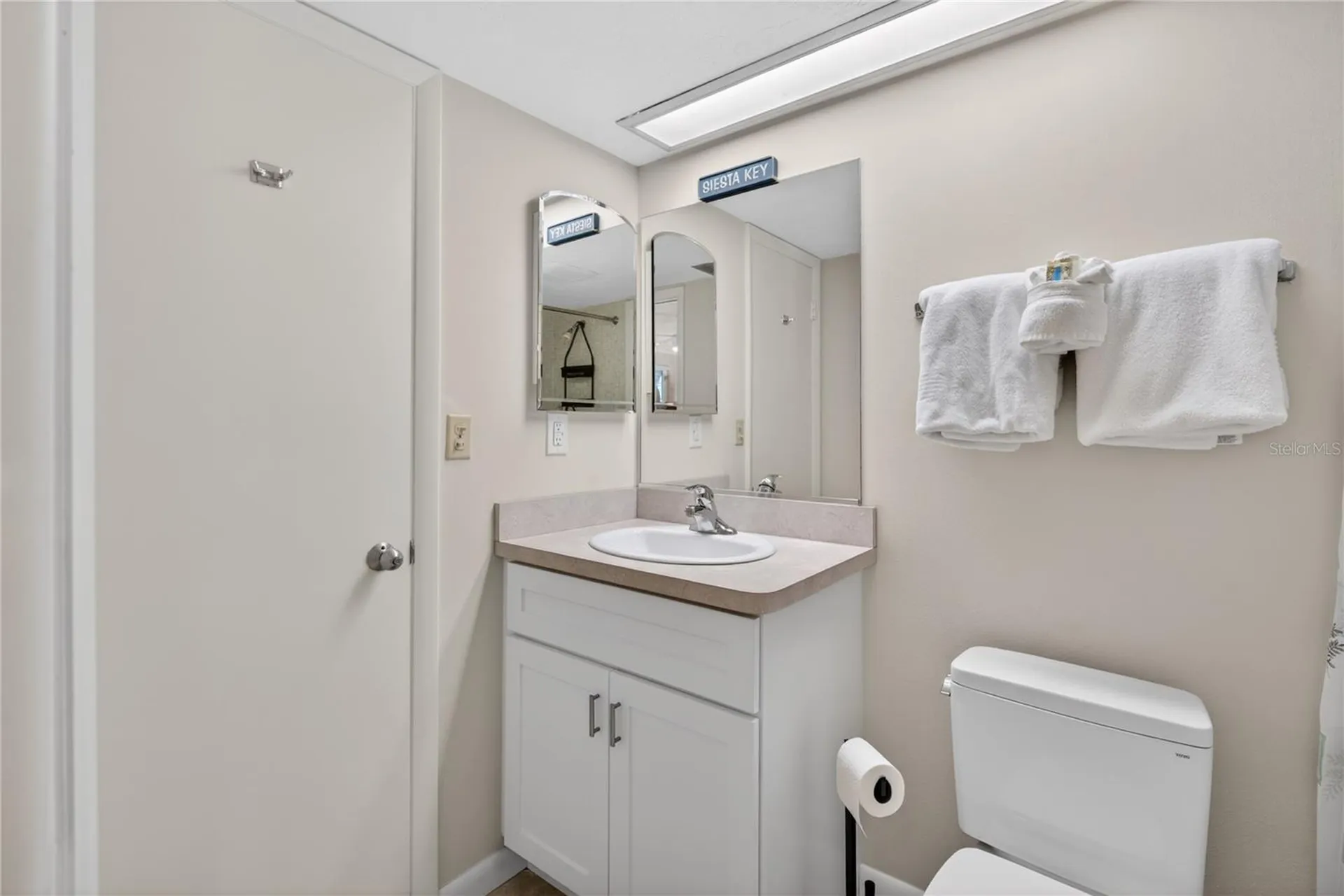1128 W Peppertree Lane Sarasota FL 34242