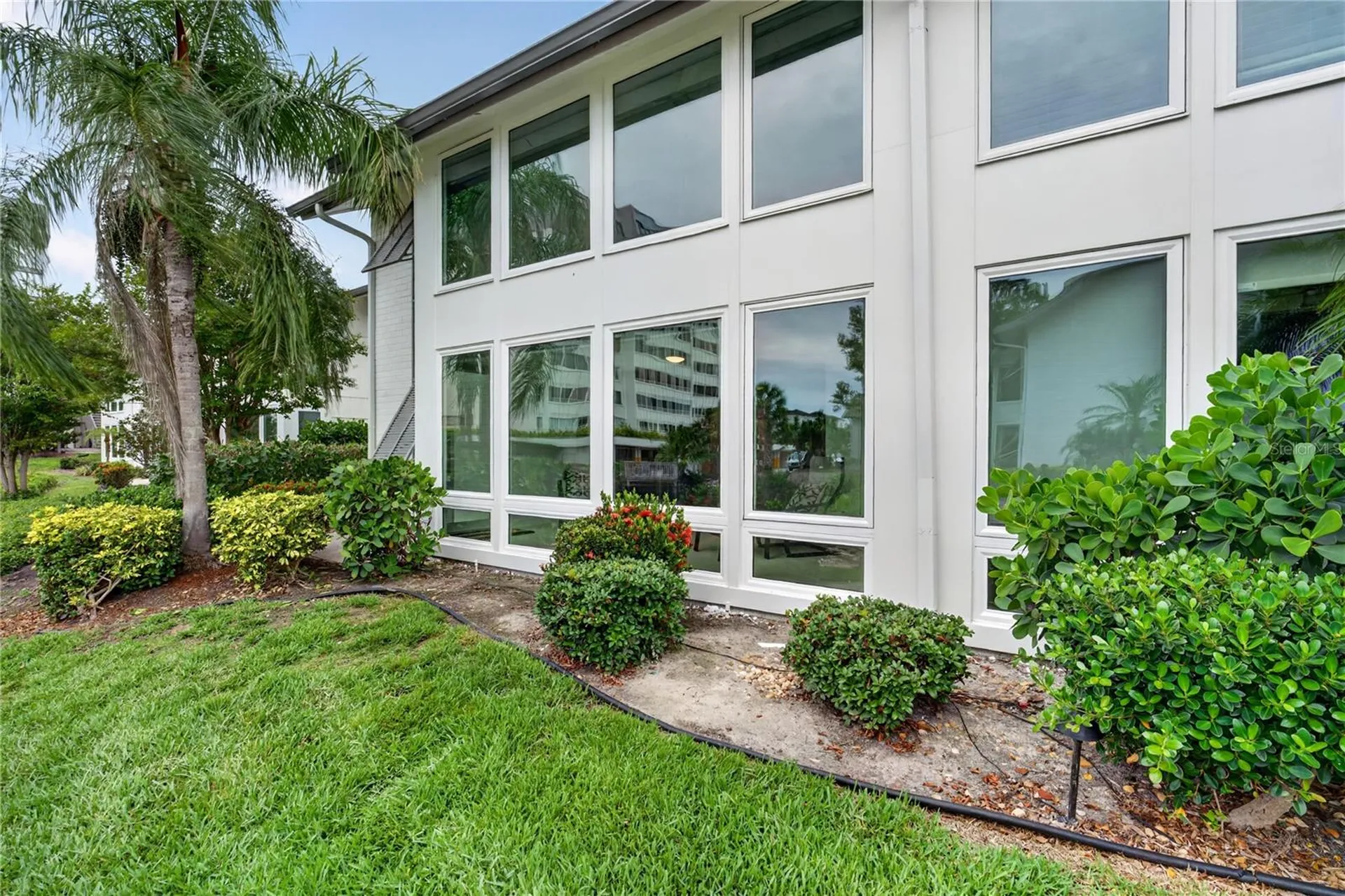1128 W Peppertree Lane Sarasota FL 34242