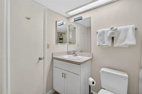 1128 W Peppertree Lane Sarasota FL 34242