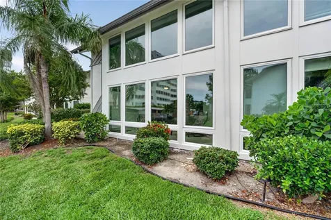 1128 W Peppertree Lane Sarasota FL 34242