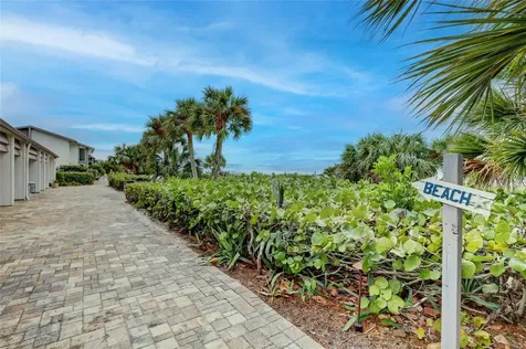 1128 W Peppertree Lane Sarasota FL 34242