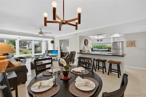 1128 W Peppertree Lane Sarasota FL 34242