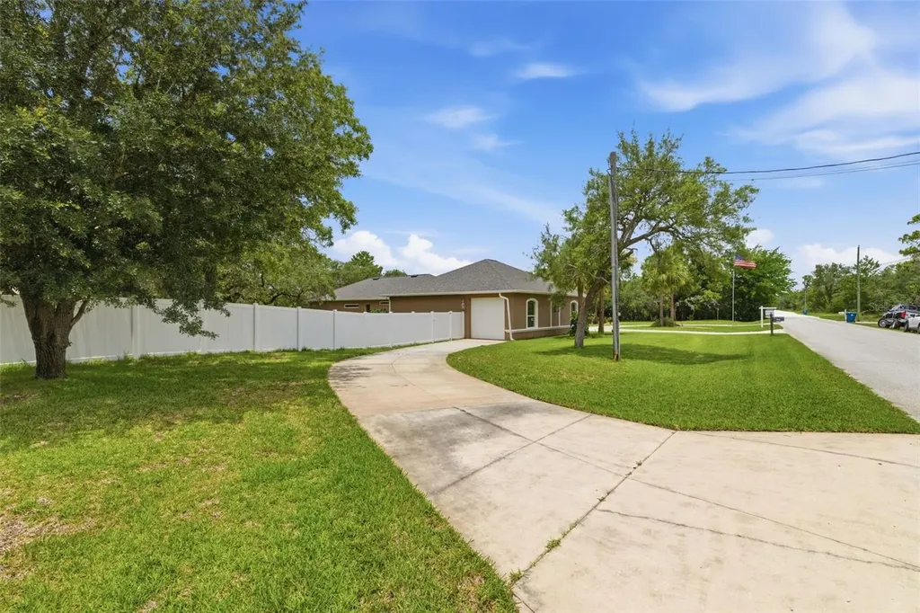 11145 Mountain Mockingbird Road Weeki Wachee FL 34614
