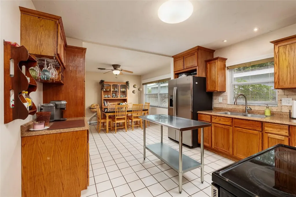 511 74th Avenue N St Petersburg FL 33702