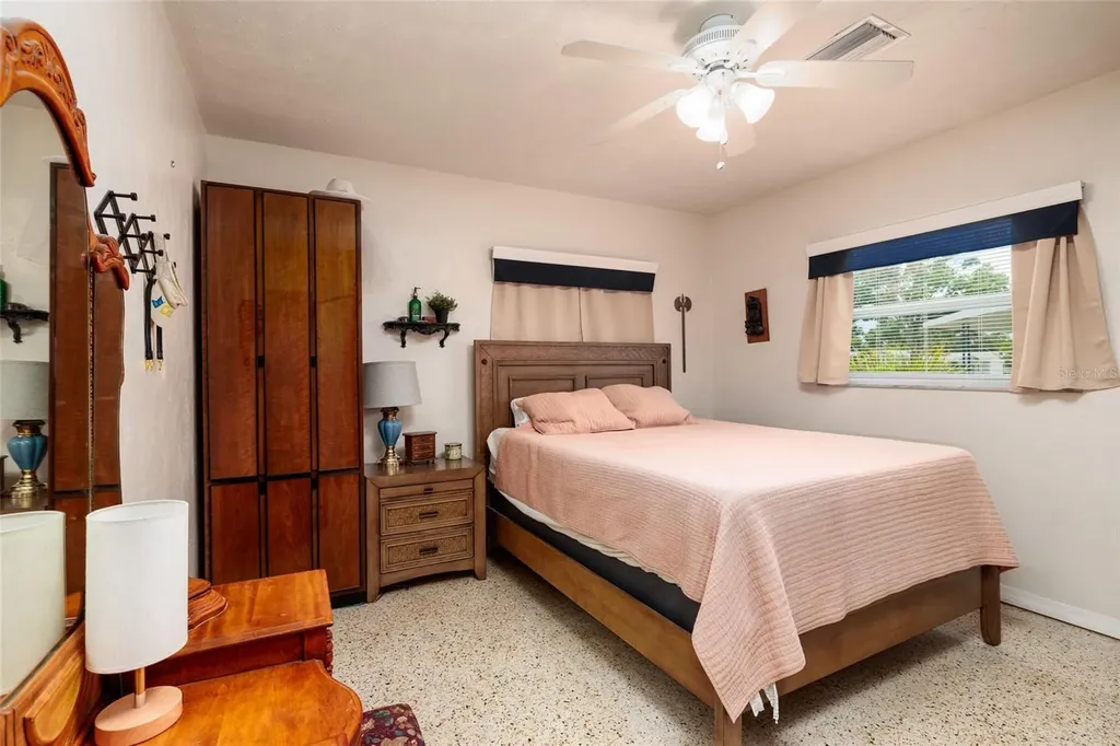 511 74th Avenue N St Petersburg FL 33702