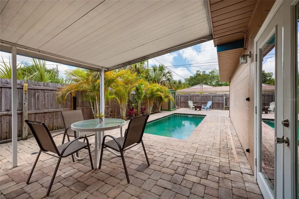 511 74th Avenue N St Petersburg FL 33702