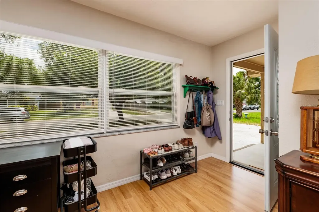 511 74th Avenue N St Petersburg FL 33702