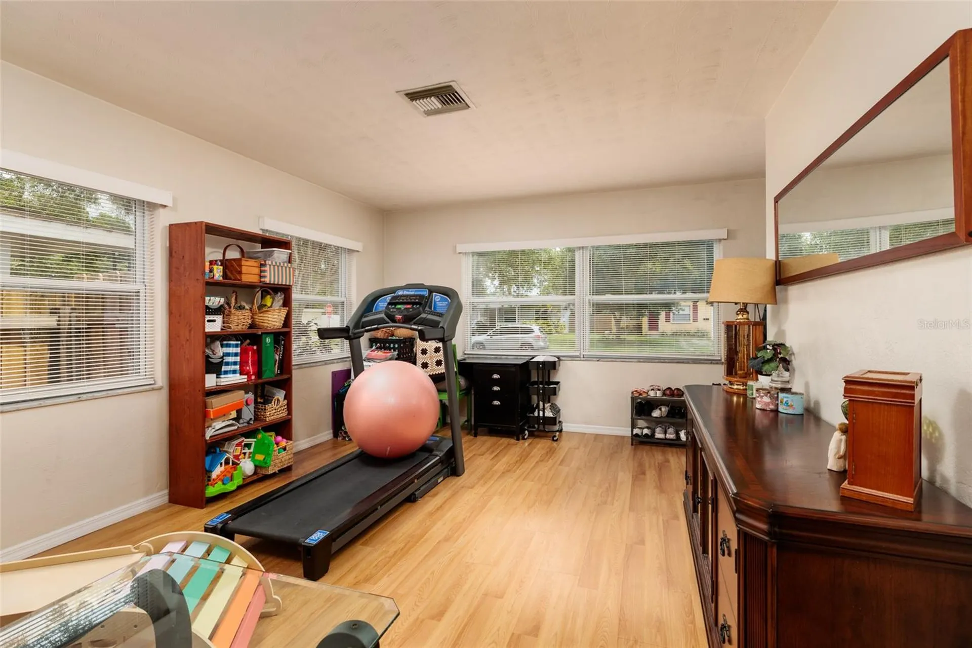 511 74th Avenue N St Petersburg FL 33702