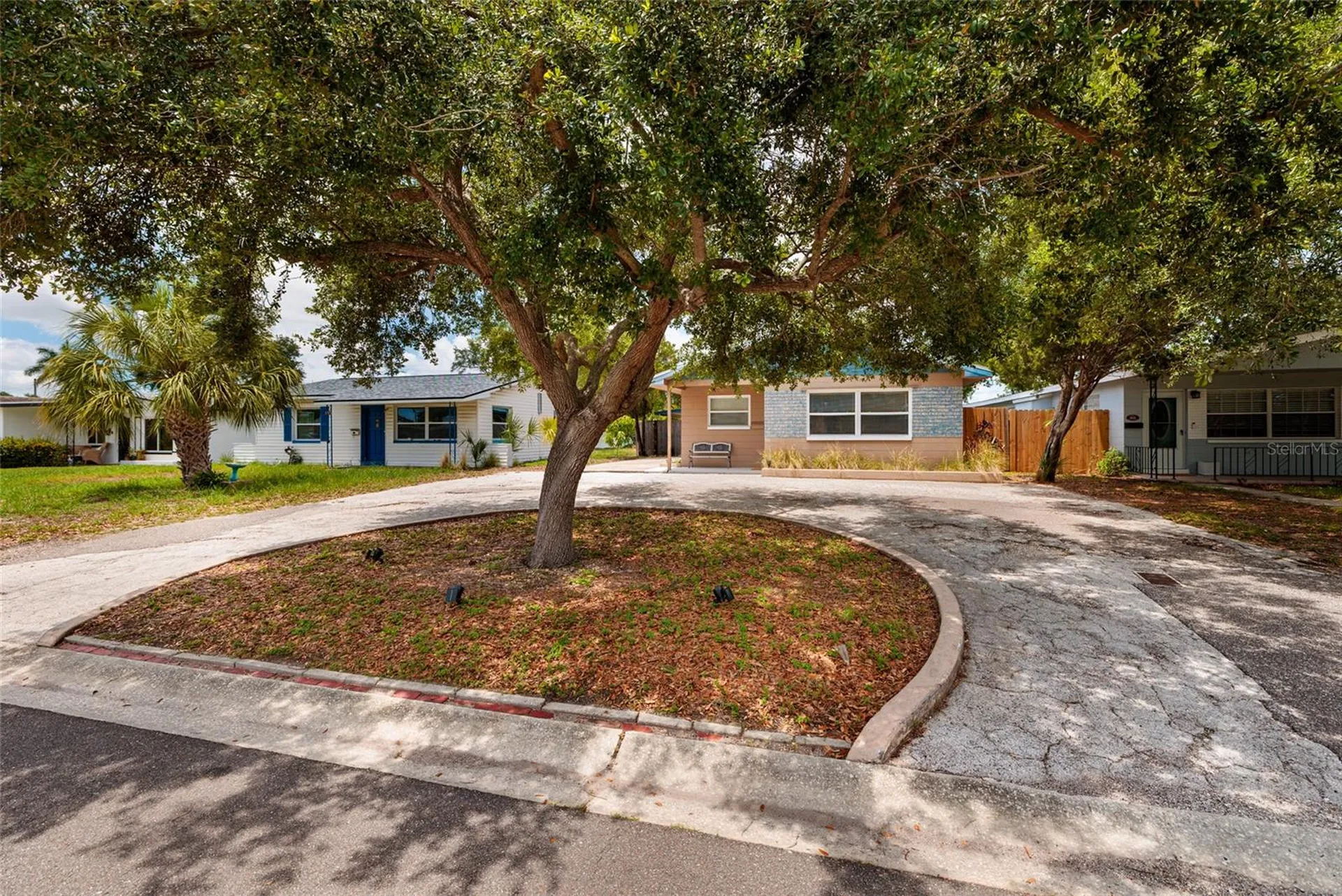 511 74th Avenue N St Petersburg FL 33702