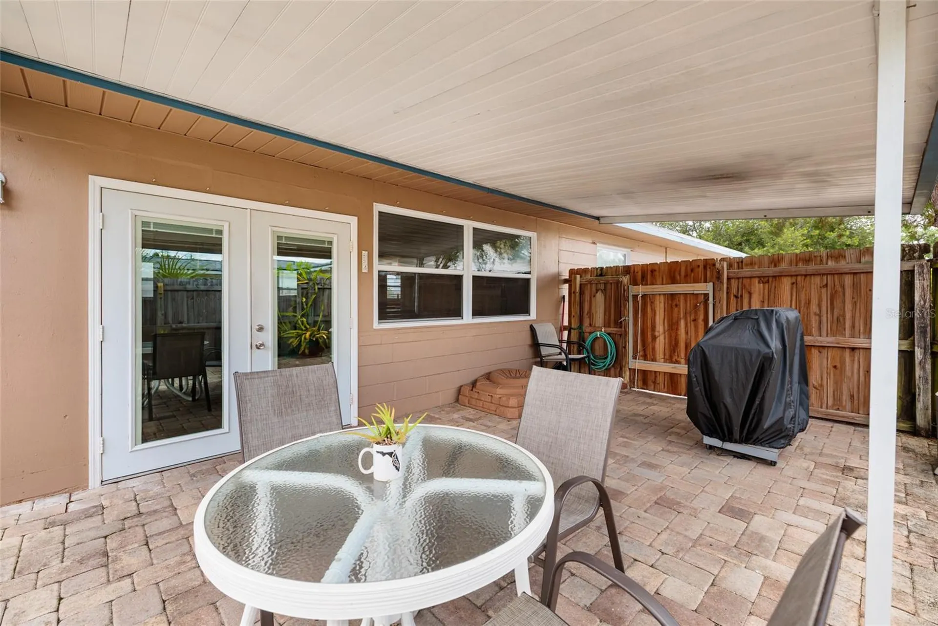 511 74th Avenue N St Petersburg FL 33702