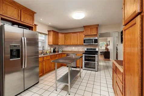 511 74th Avenue N St Petersburg FL 33702