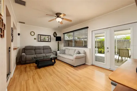 511 74th Avenue N St Petersburg FL 33702