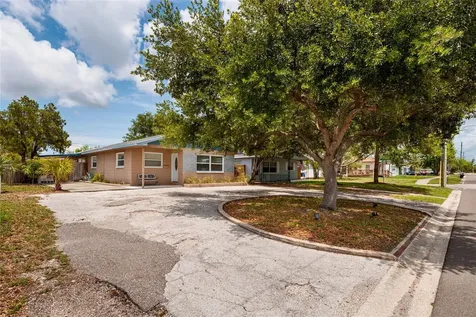 511 74th Avenue N St Petersburg FL 33702