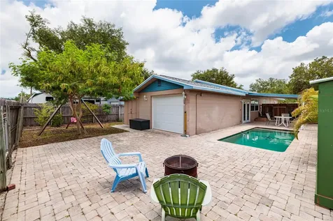 511 74th Avenue N St Petersburg FL 33702