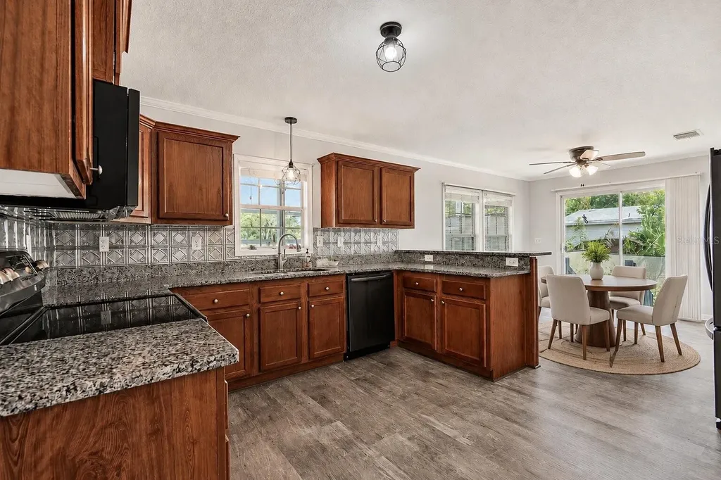 35201 Forest Lake Road Leesburg FL 34788