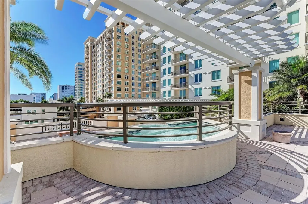 800 N Tamiami Trail Sarasota FL 34236