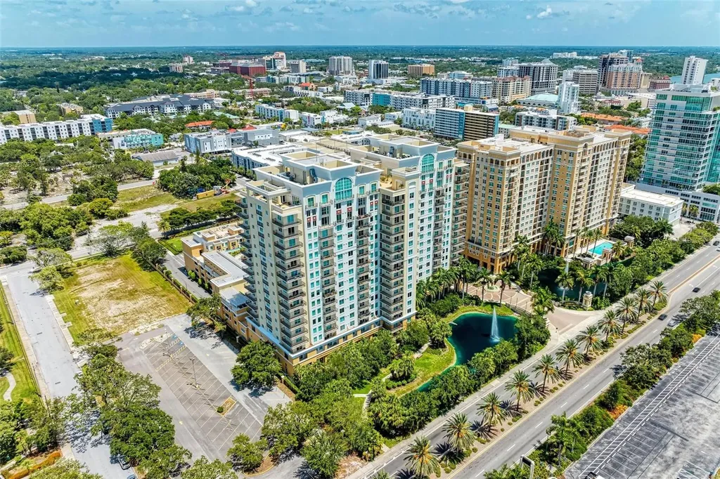 800 N Tamiami Trail Sarasota FL 34236