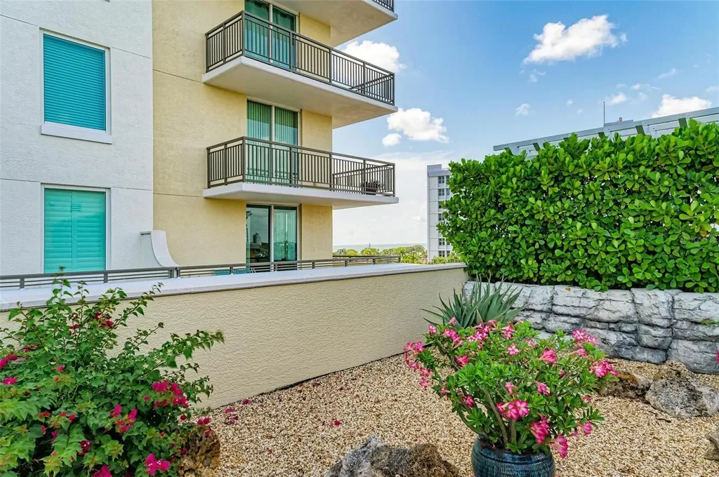 800 N Tamiami Trail Sarasota FL 34236