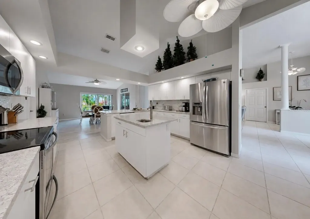 2027 New Bedford Drive Sun City Center FL 33573