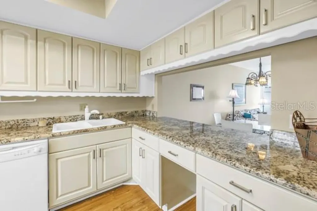 4902 38th Way S St Petersburg FL 33711