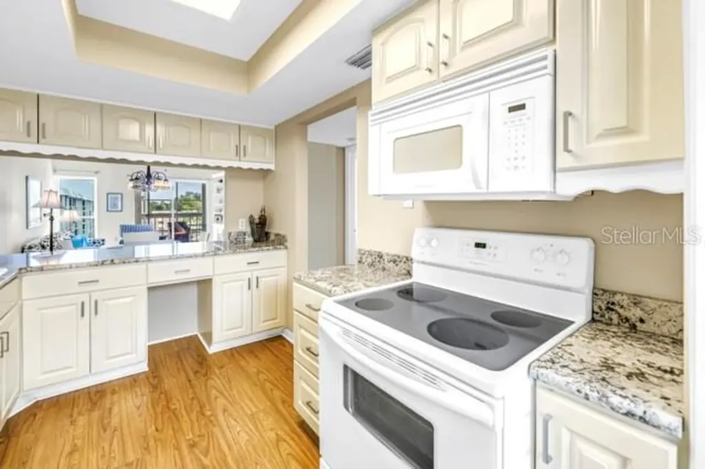 4902 38th Way S St Petersburg FL 33711